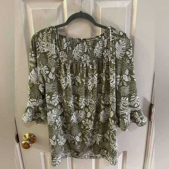 Robert Louis Lace Olive Floral Pattern Top 3/4 Sleeve - Picture 2 of 7